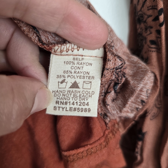 Hem & Thread lace up back floral blouse Burnt Orange And Black - Picture 4 of 6